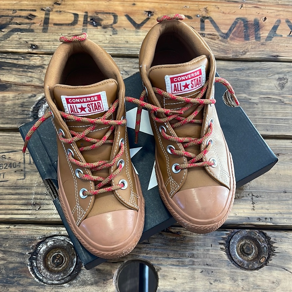 Excellent condition kids high top converse.